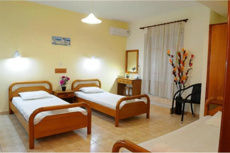 Nikos 2 Studios & Apartments