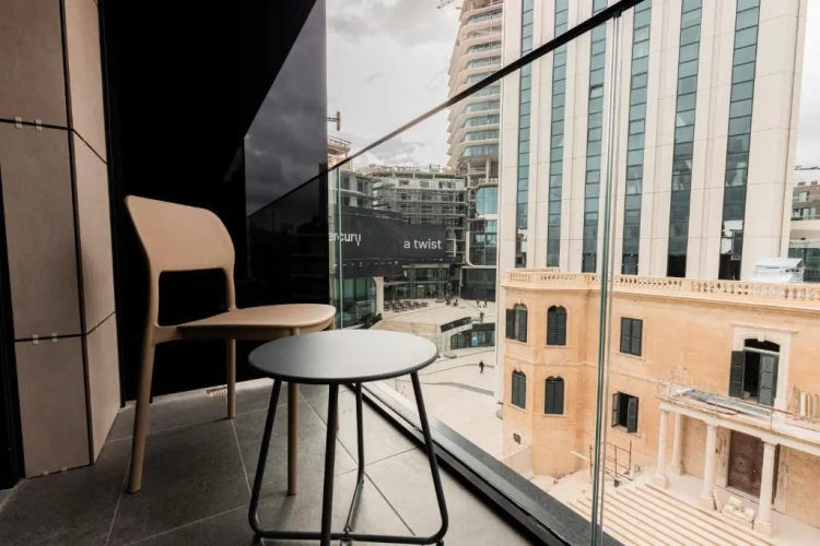 Superior Double room with balcony and with city view