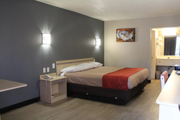 Econo Lodge Paducah West I-24