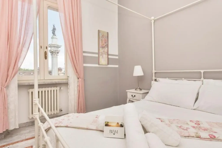 5 Bedrooms Apartment