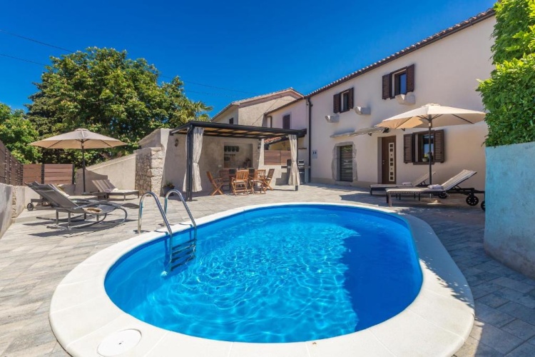 3 Bedrooms Cottage