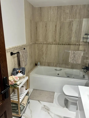 Hancinda Sleeps 4 With Free Parking