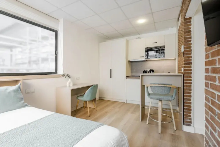 Square Rooms by Charming