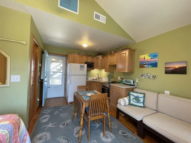 19 Oceans Door West Studio Bedroom Condo by RedAwning