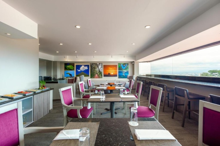 Standard Quadruple Club room
