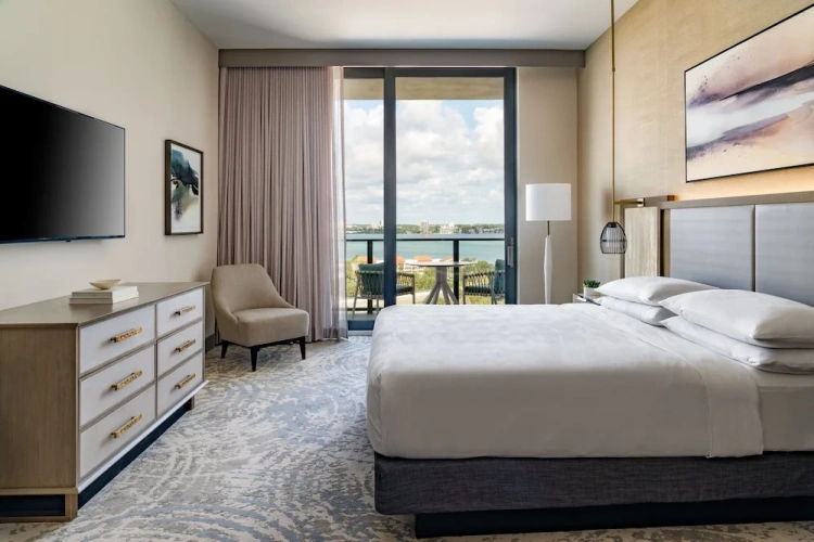 1 Bedroom Suite with balcony and with view