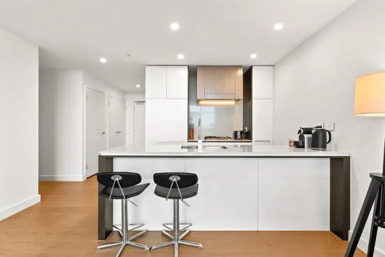 Chic 1-bed With Pool by River, Ferry & Amenities