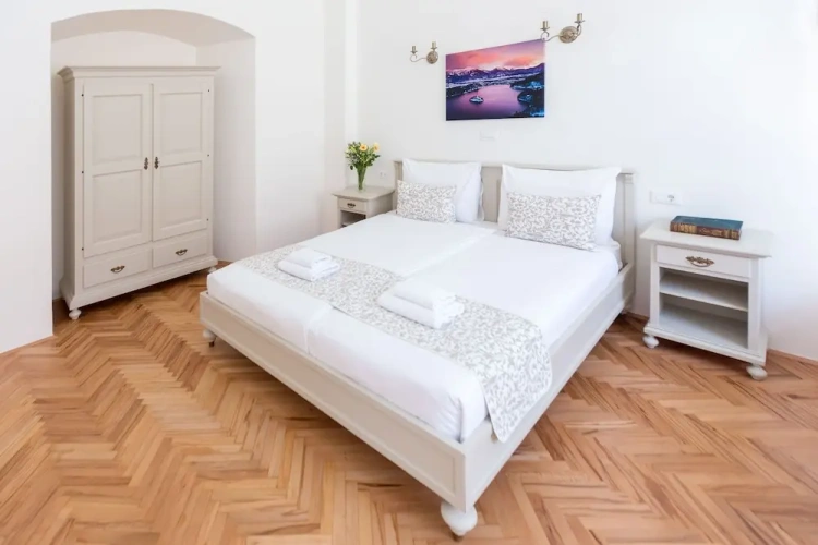 2 Bedrooms Grand Palace Hall Apartment