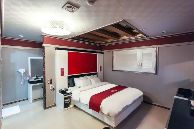Show Drive In Hotel
