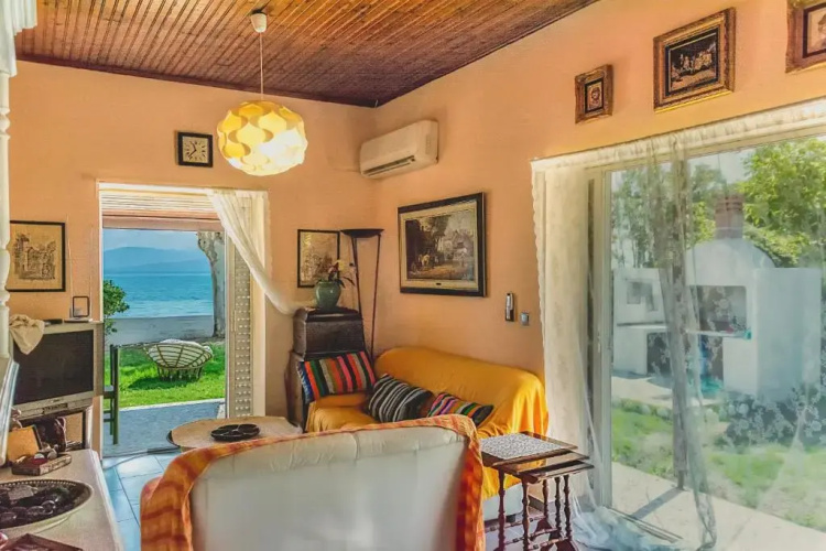 LeMaMi Seafront Bungalows