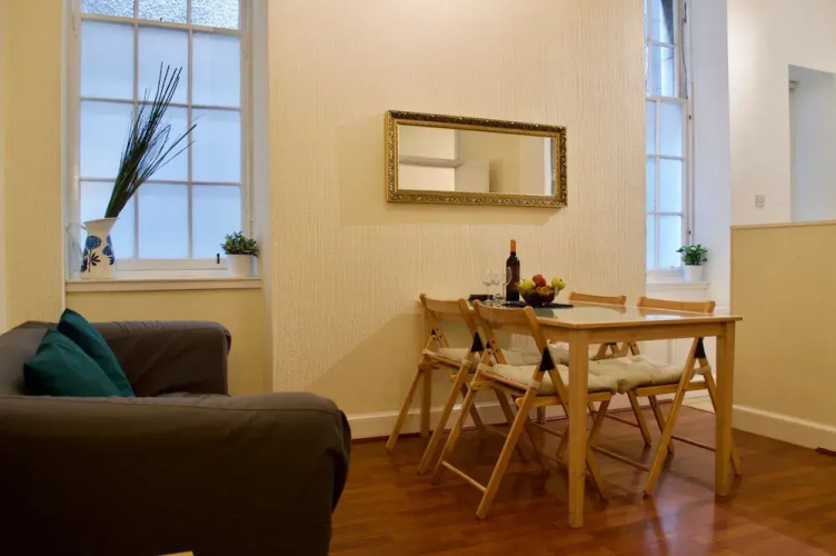 2 Bedroom Apartment In Pleasance