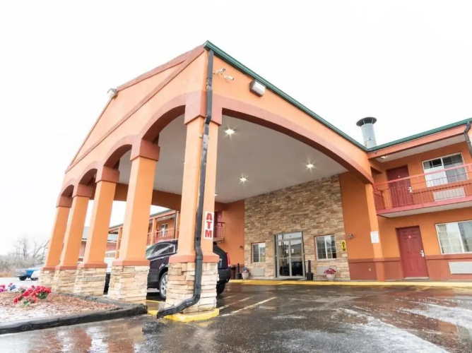 Budget Host Inn - Salina, KS