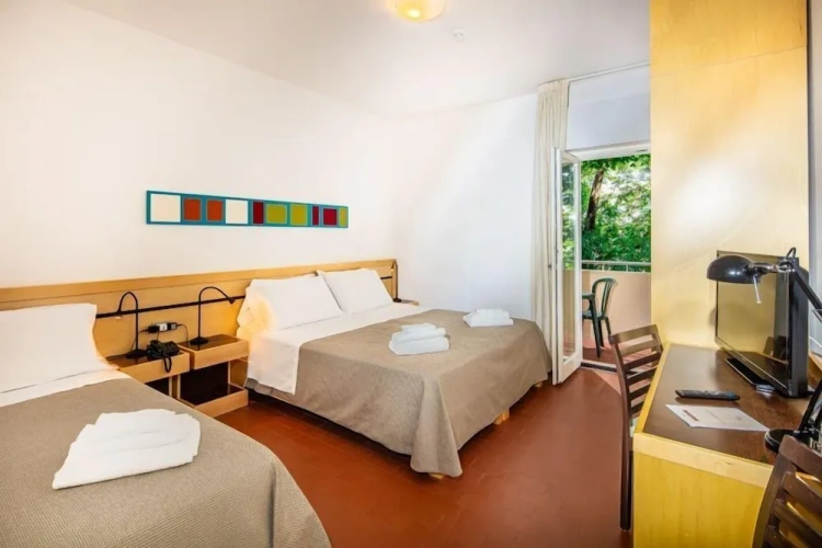 Standard Triple room with balcony