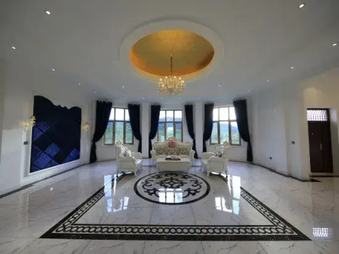 Blue Peacock Hotel