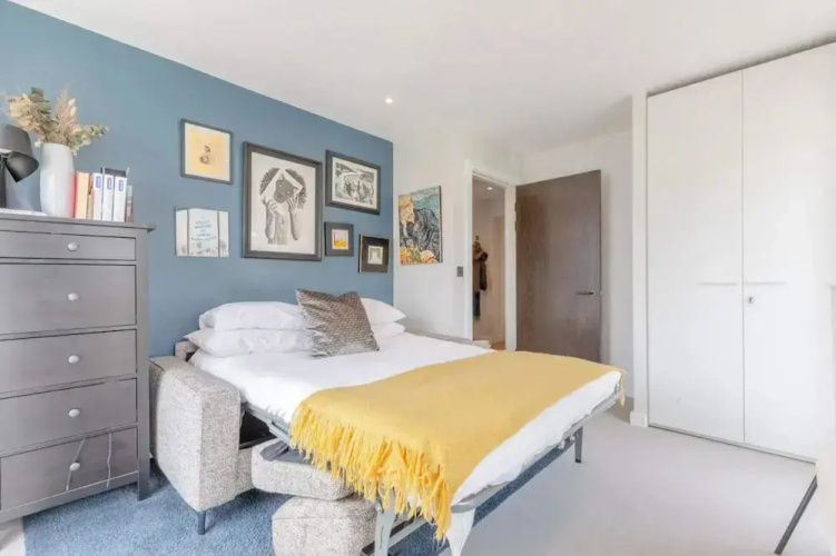 Sleek & Spacious 2BD Flat - Clapham
