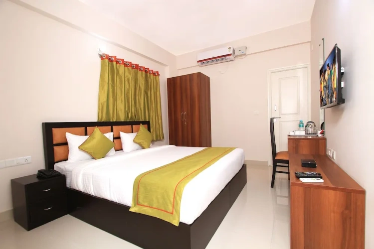 Deluxe room with balcony and with land view