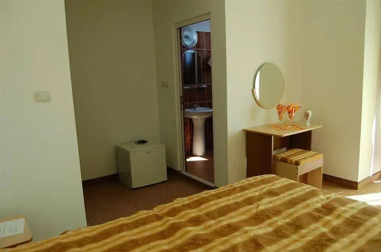 Class Hotel