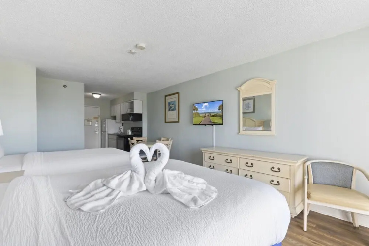 SeaMist Driftwood Vacation Studio with Balcony