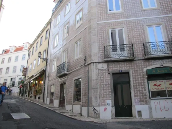 3 Bedrooms Apartment