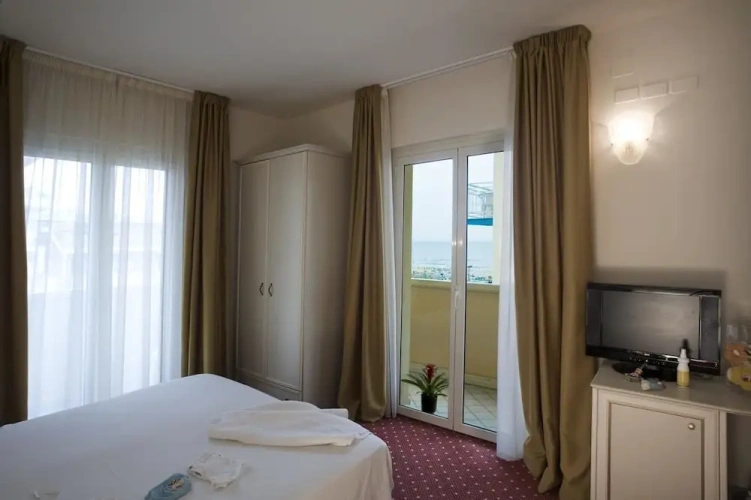 Standard Triple room with balcony