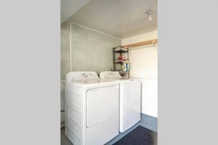 Hollywood - King Beds - Large Patio