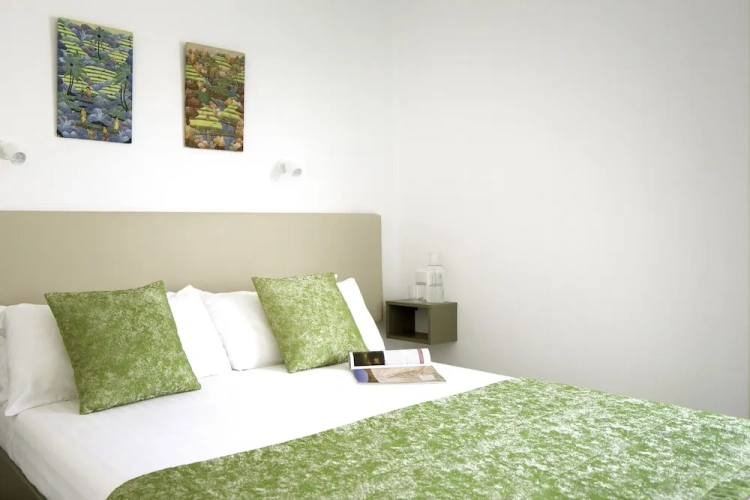 2 Bedrooms Apartment