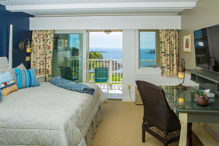 Standard room with balcony and with view