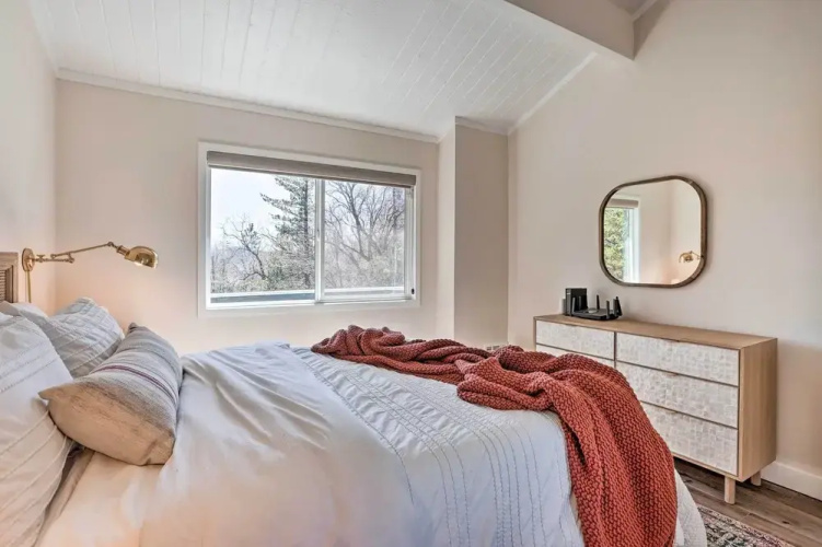 Stunning Lake Arrowhead Cabin w/ Lake Views!