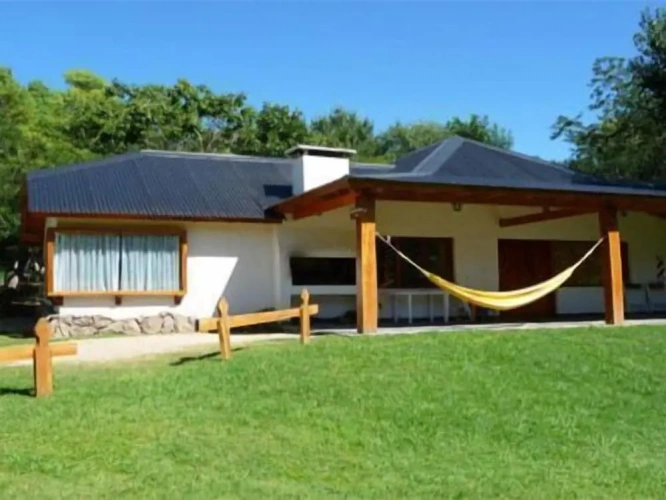 2 Bedrooms Bungalow