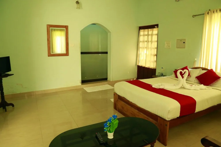 Aruvi Resorts