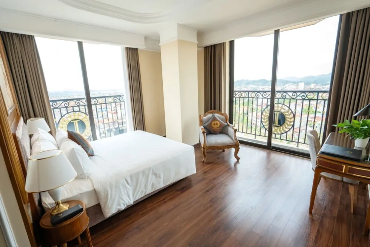 Executive Double room with balcony and with mountain view