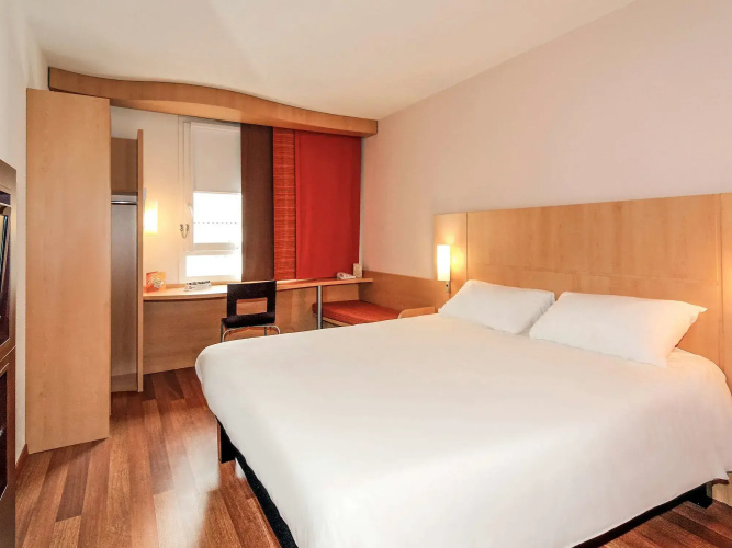 ibis Rochefort