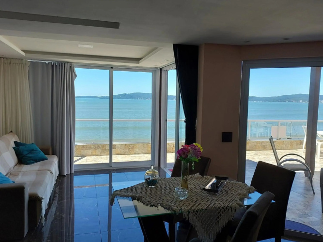 Apartamento de Cobertura frente para o mar Itapema