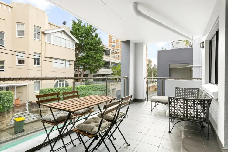 Lovely 2-bed With Balcony