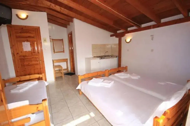 Anna Rooms