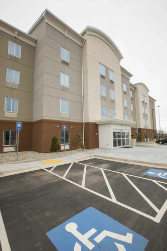 Magnolia Bay Hotel & Suites