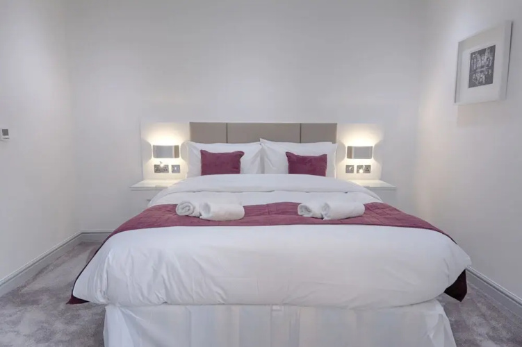 Roomspace Apartments -La Roka