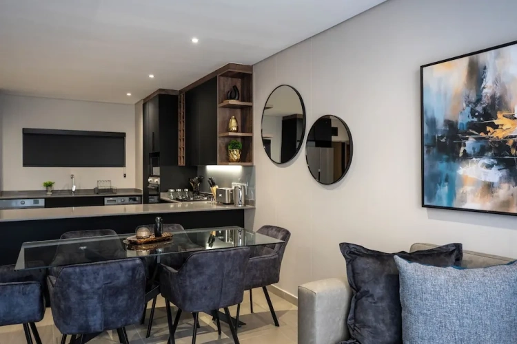 1 Bedroom Luxury Apartment with balcony and with city view