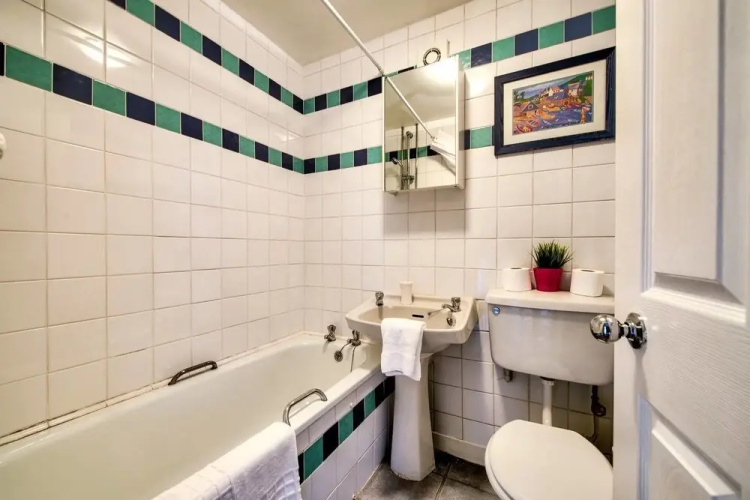 Light 2-bed West End Apt Overlooking Kelvingrove Museum