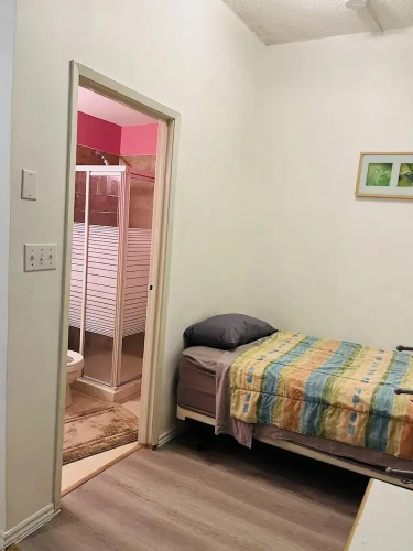 Moe's Suite Hotel