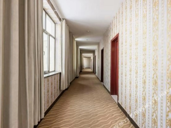 Xinhe Business Hotel