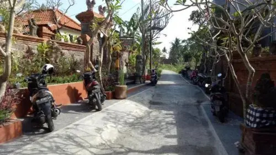 Kubu Loris Residence