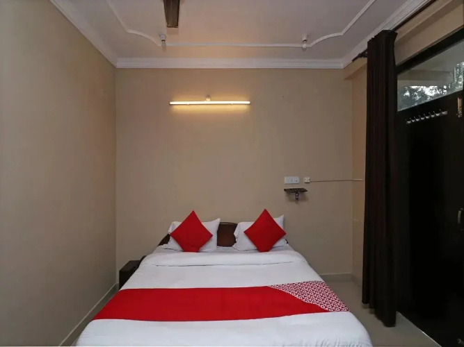 Hotel Reeva By OYO Rooms
