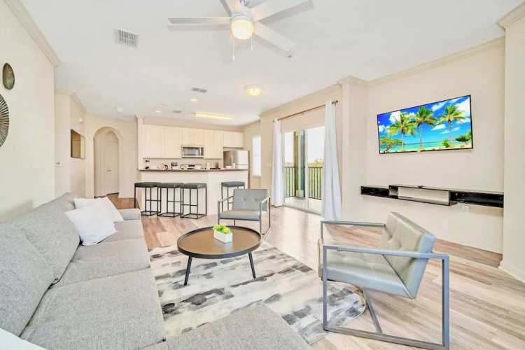 Upstay Condo w Pool Sauna Sleeps 8