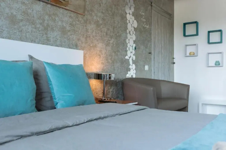 Tres Chic DOUBLE sized Apartment