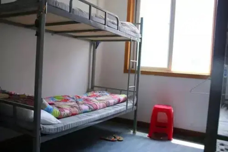 66 Road Young Hostel