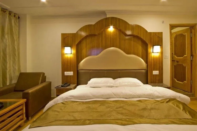 The Paramount Inn