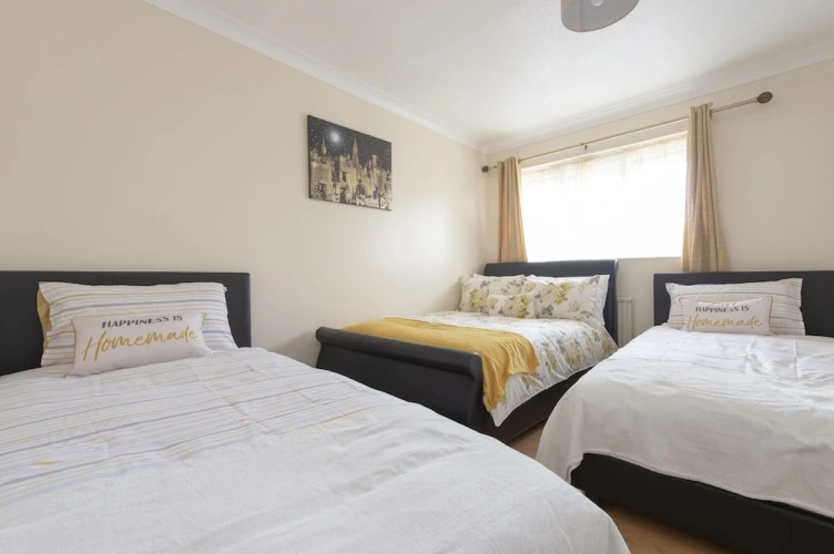 3 Bedrooms Cottage