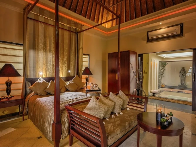 6 Bedrooms Villa with balcony