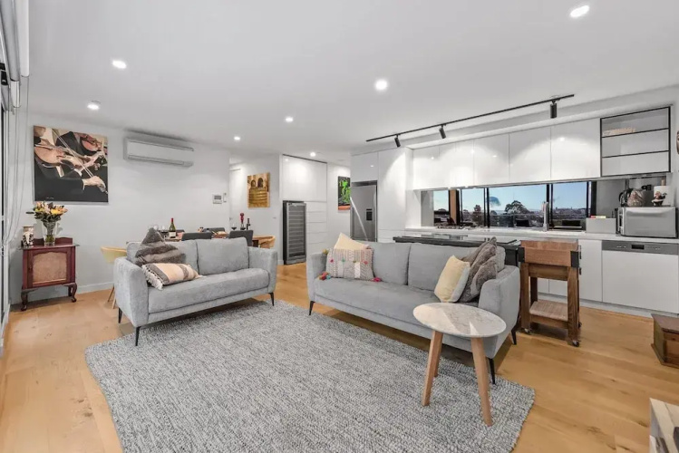 StayCentral - East Brunswick Penthouse with Study